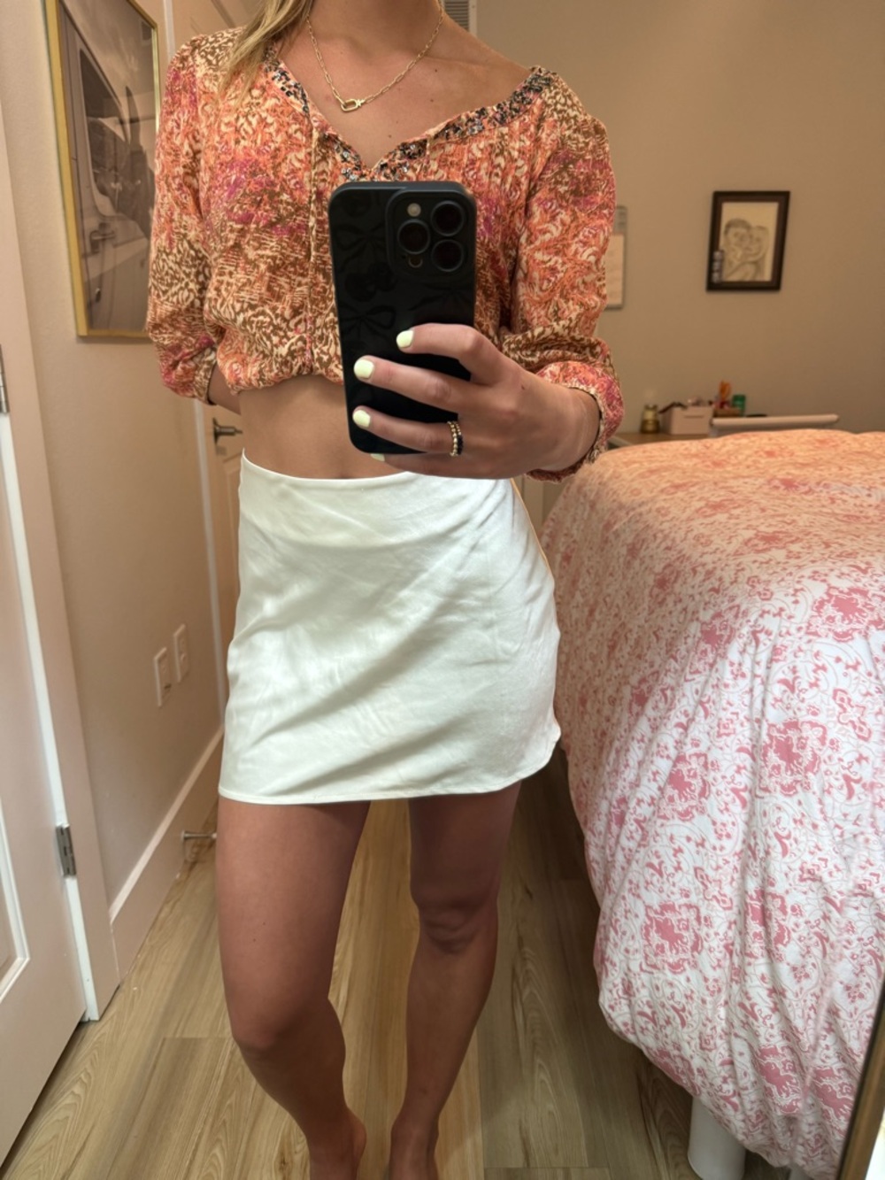 Women’s White Mini Skirt - Sleek Lightweight Style